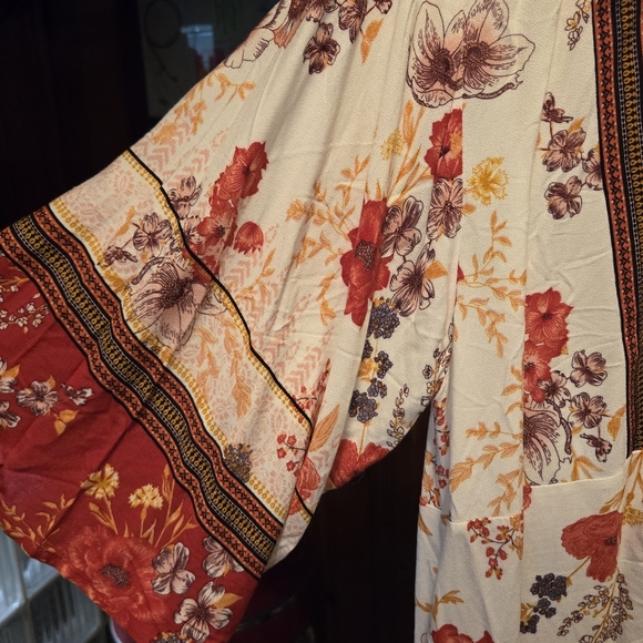 Knox Rose kimono red floral pattern misses size medium NWOT - Picture 2 of 7
